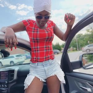 Meet your Posher, Nelle